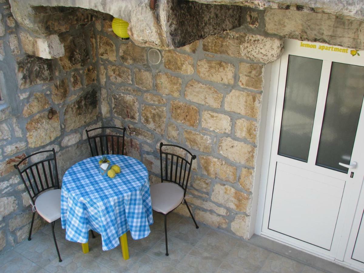 Apartments And Room Lemon Vis Esterno foto